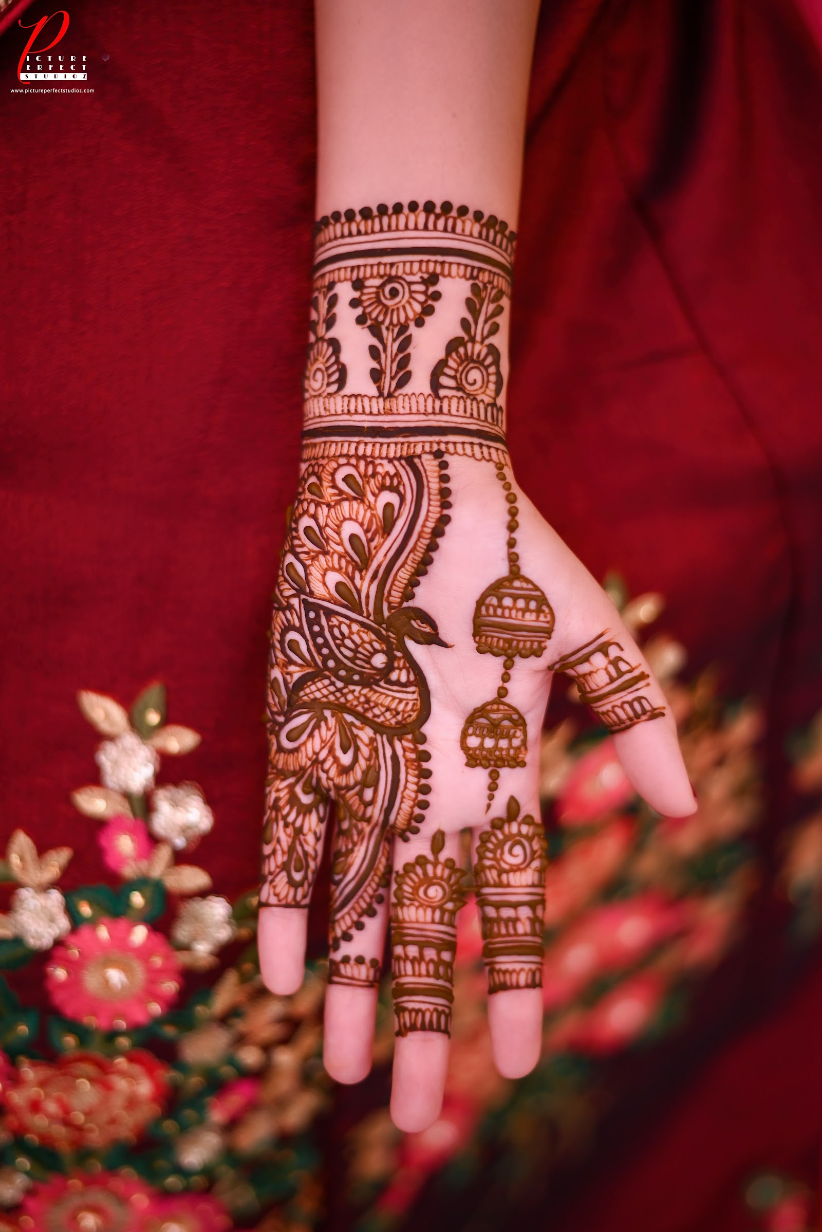 Candid vs Traditional Wedding Photography: What to Choose?